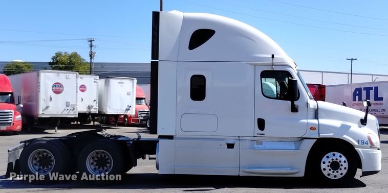 image for item EG9895 2016 Freightliner  Cascadia Evolution  semi truck