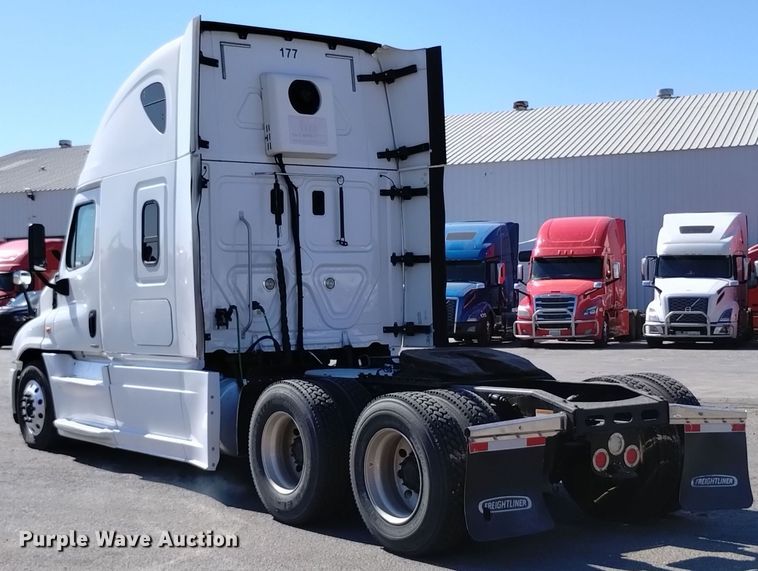 image for item EG9895 2016 Freightliner  Cascadia Evolution  semi truck