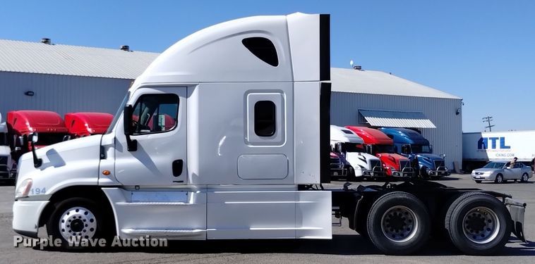 image for item EG9895 2016 Freightliner  Cascadia Evolution  semi truck