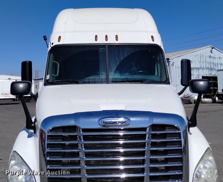 image for item EG9895 2016 Freightliner  Cascadia Evolution  semi truck