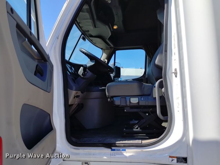 image for item EG9895 2016 Freightliner  Cascadia Evolution  semi truck