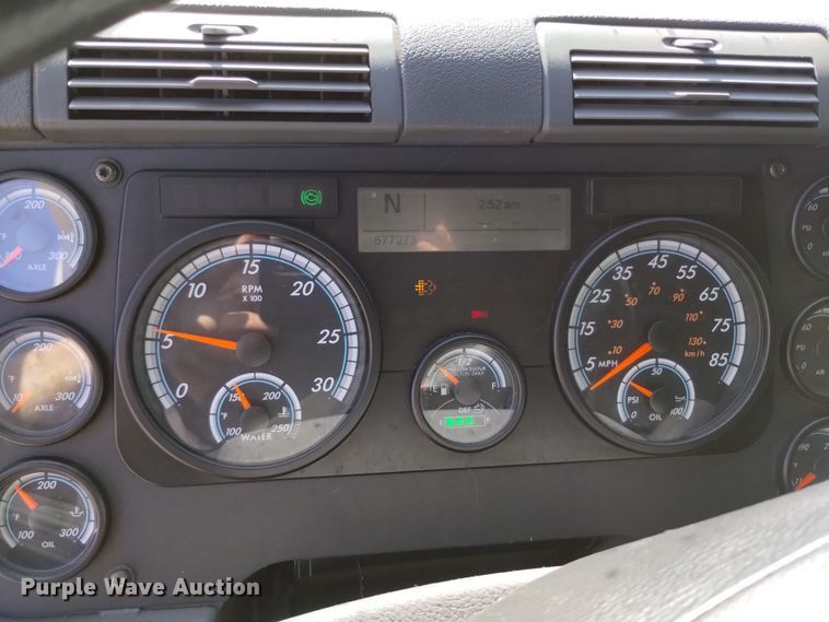 image for item EG9895 2016 Freightliner  Cascadia Evolution  semi truck