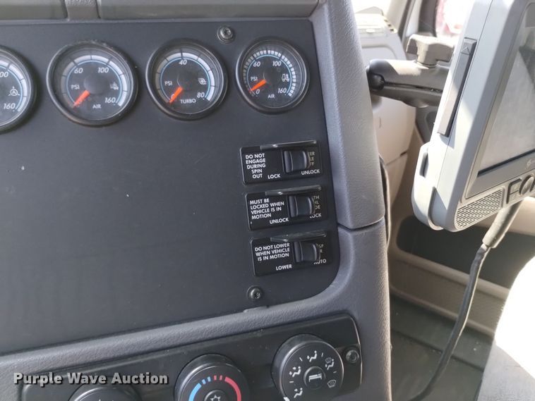 image for item EG9895 2016 Freightliner  Cascadia Evolution  semi truck