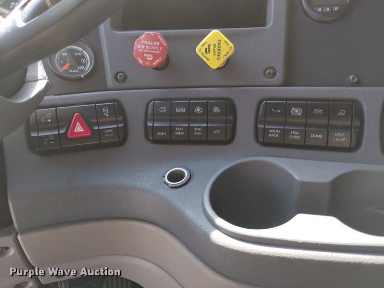 image for item EG9895 2016 Freightliner  Cascadia Evolution  semi truck