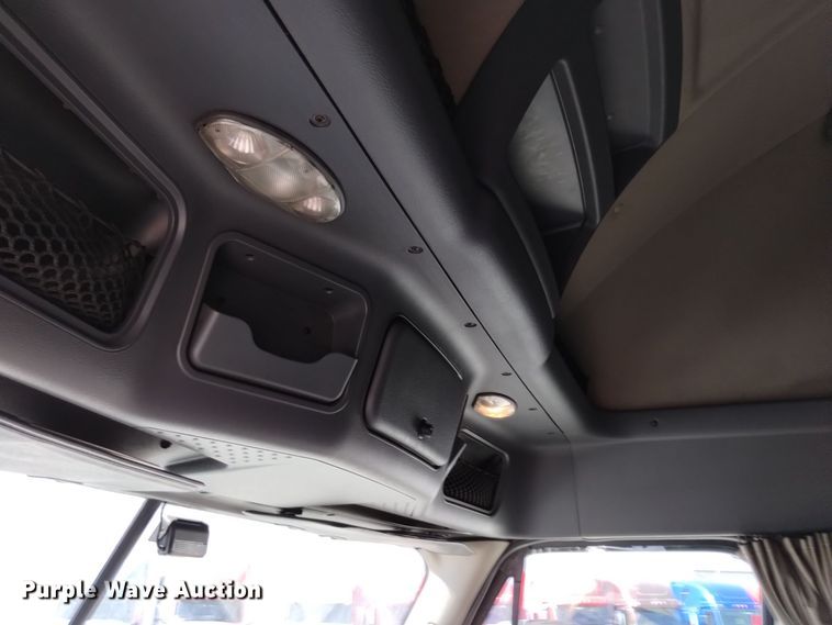 image for item EG9895 2016 Freightliner  Cascadia Evolution  semi truck