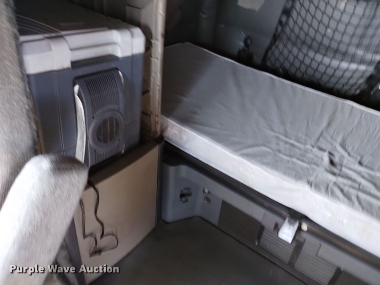 image for item EG9895 2016 Freightliner  Cascadia Evolution  semi truck