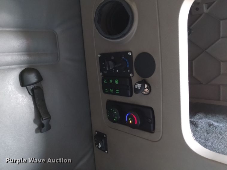 image for item EG9895 2016 Freightliner  Cascadia Evolution  semi truck