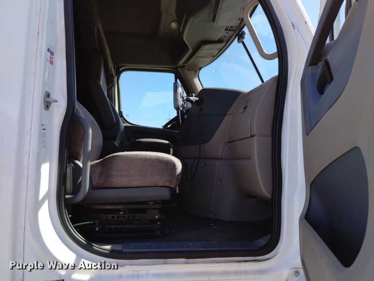 image for item EG9895 2016 Freightliner  Cascadia Evolution  semi truck