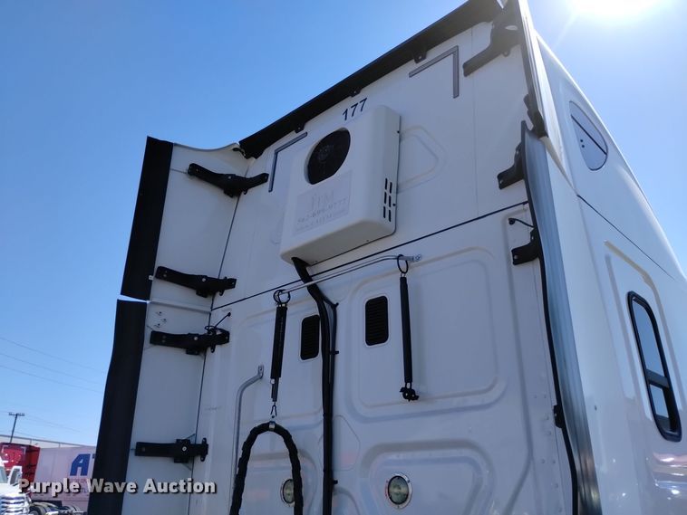 image for item EG9895 2016 Freightliner  Cascadia Evolution  semi truck