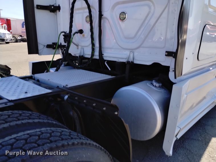 image for item EG9895 2016 Freightliner  Cascadia Evolution  semi truck