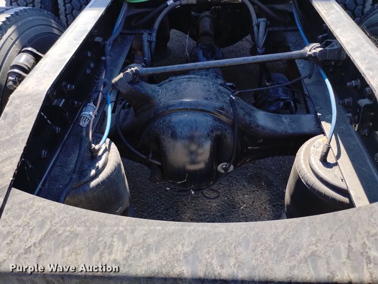 image for item EG9895 2016 Freightliner  Cascadia Evolution  semi truck