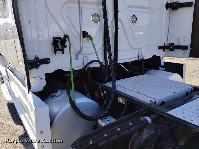 image for item EG9895 2016 Freightliner  Cascadia Evolution  semi truck