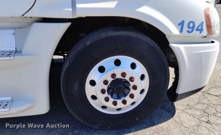 image for item EG9895 2016 Freightliner  Cascadia Evolution  semi truck