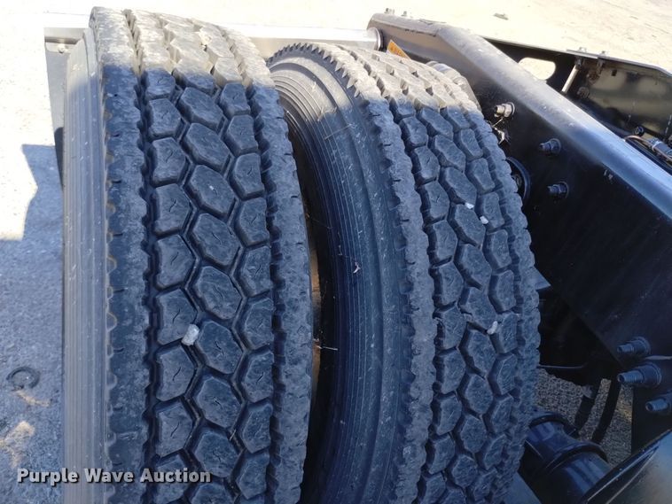 image for item EG9895 2016 Freightliner  Cascadia Evolution  semi truck