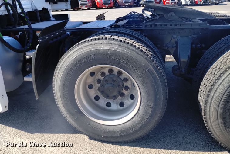 image for item EG9895 2016 Freightliner  Cascadia Evolution  semi truck