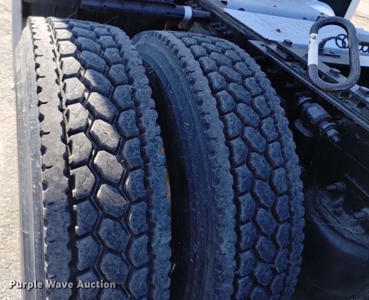 image for item EG9895 2016 Freightliner  Cascadia Evolution  semi truck