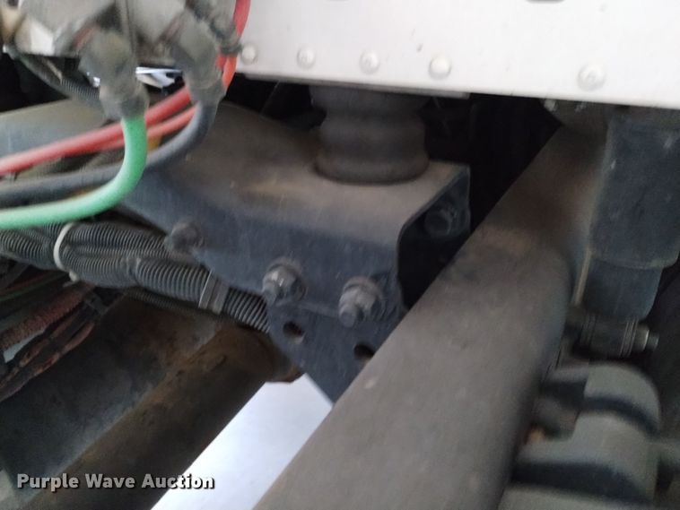 image for item EH0130 2005 Freightliner Columbia semi truck