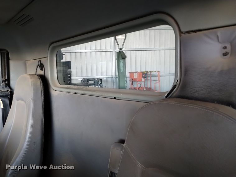 image for item EH0130 2005 Freightliner Columbia semi truck