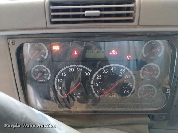 image for item EH0130 2005 Freightliner Columbia semi truck