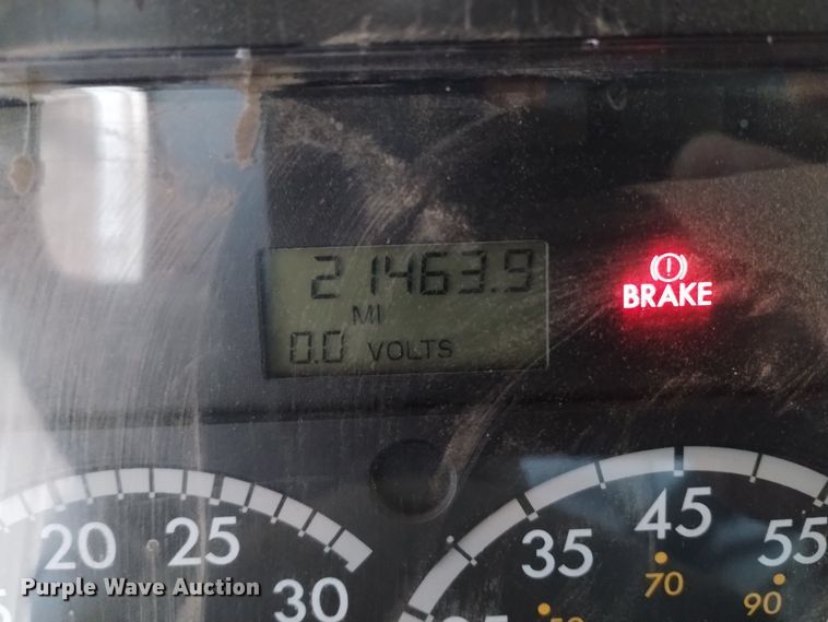 image for item EH0130 2005 Freightliner Columbia semi truck