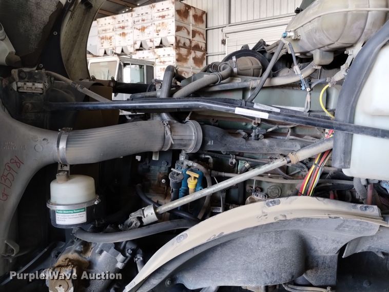 image for item EH0130 2005 Freightliner Columbia semi truck