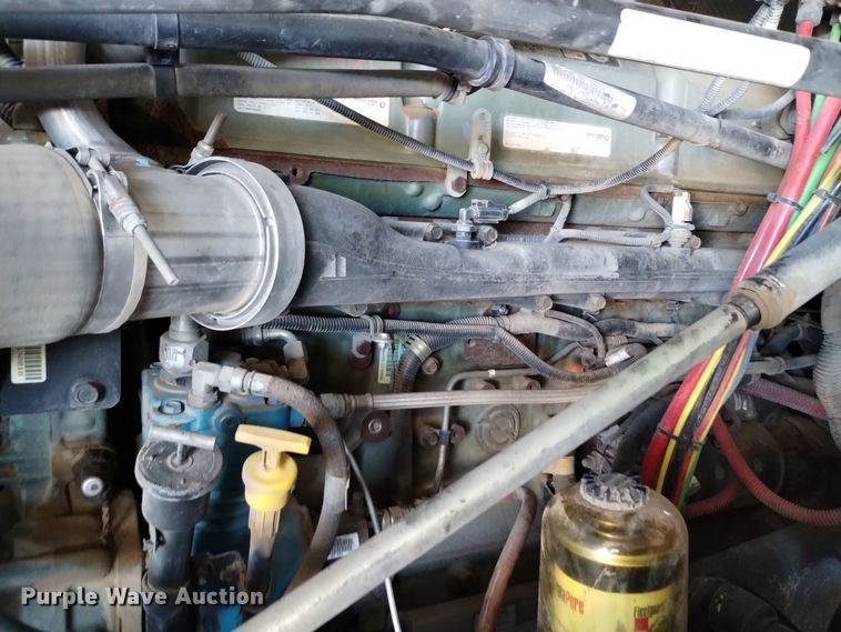 image for item EH0130 2005 Freightliner Columbia semi truck