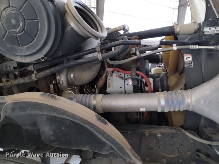 image for item EH0130 2005 Freightliner Columbia semi truck