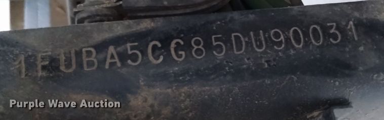 image for item EH0130 2005 Freightliner Columbia semi truck