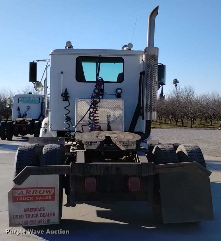 image for item EH0131 1996 International 9200 semi truck