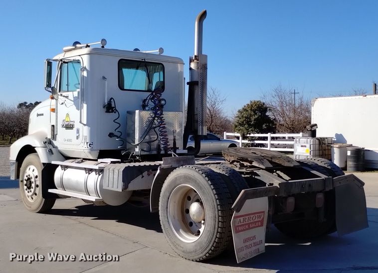 image for item EH0131 1996 International 9200 semi truck