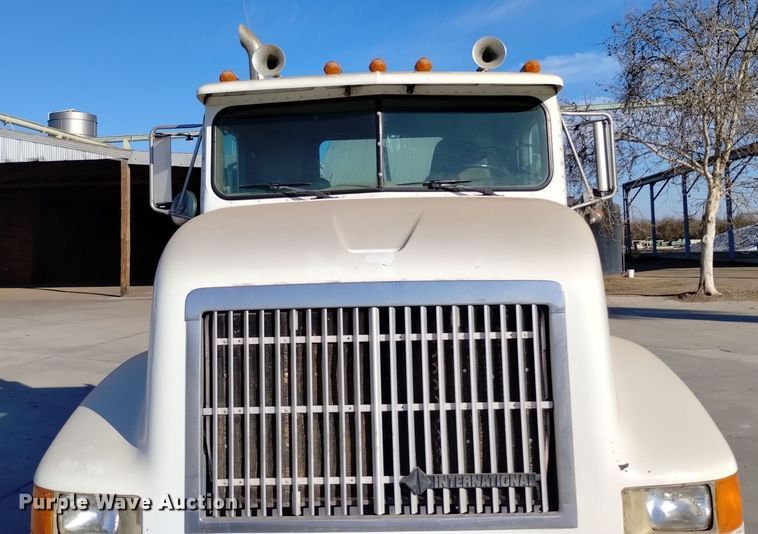 image for item EH0131 1996 International 9200 semi truck