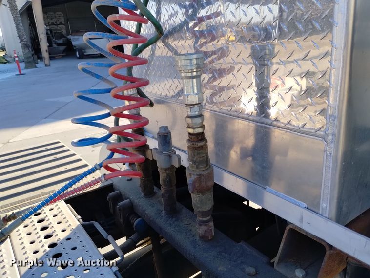 image for item EH0131 1996 International 9200 semi truck