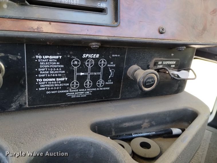 image for item EH0131 1996 International 9200 semi truck