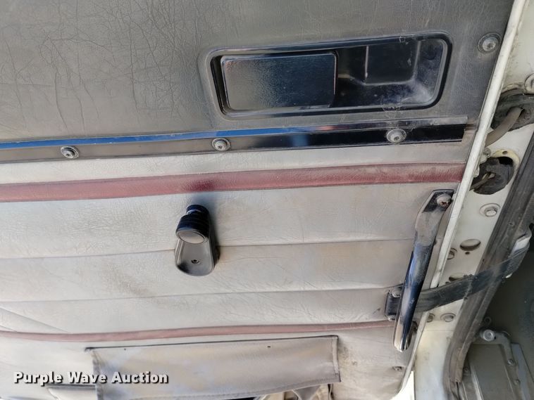 image for item EH0131 1996 International 9200 semi truck