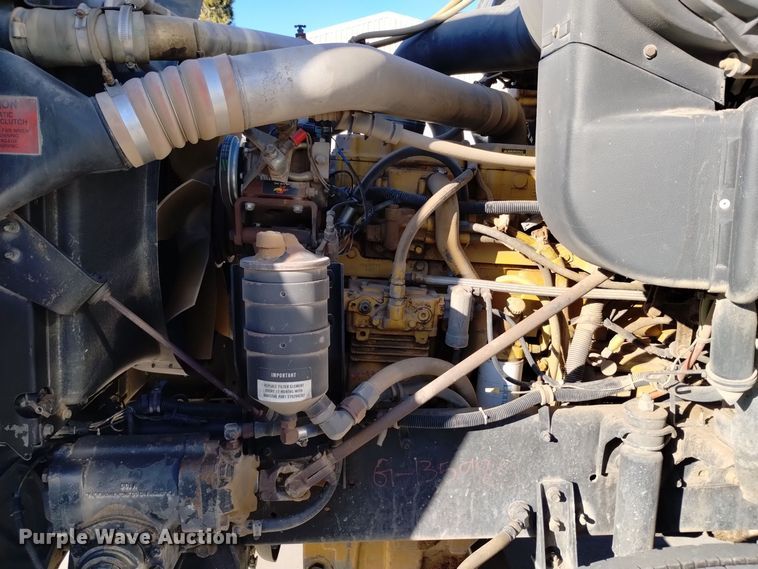 image for item EH0131 1996 International 9200 semi truck