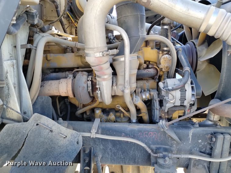 image for item EH0131 1996 International 9200 semi truck