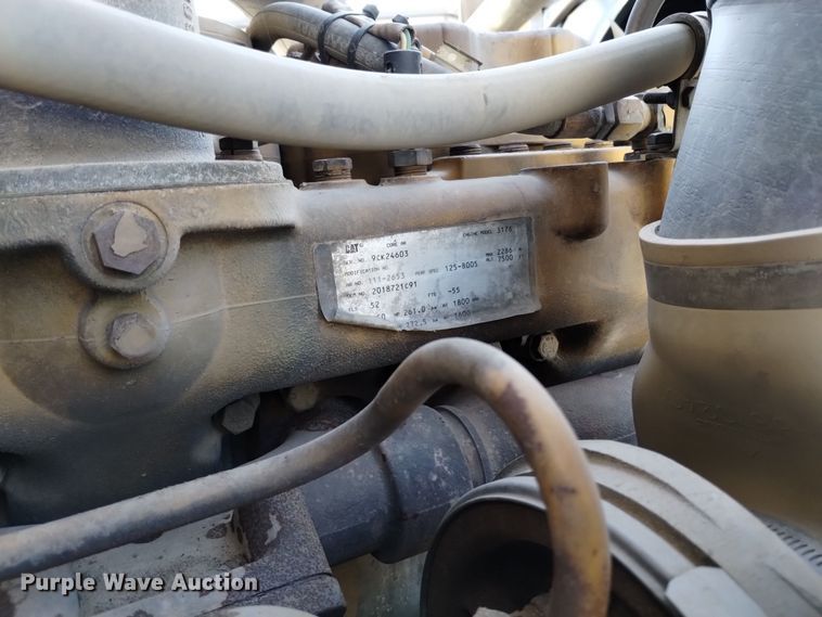 image for item EH0131 1996 International 9200 semi truck