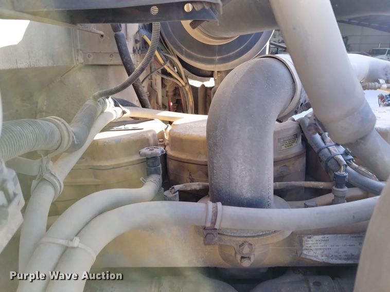 image for item EH0131 1996 International 9200 semi truck