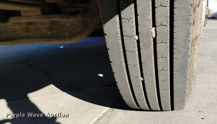 image for item EH0131 1996 International 9200 semi truck