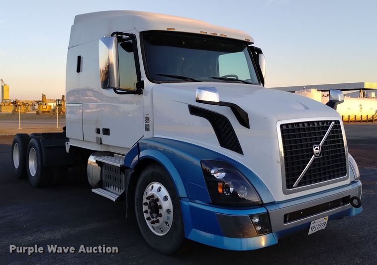 image for item EH0132 2015 Volvo semi truck