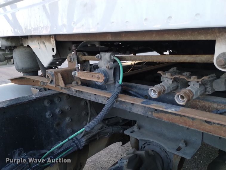 image for item EH0132 2015 Volvo semi truck