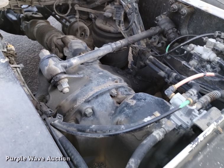 image for item EH0132 2015 Volvo semi truck