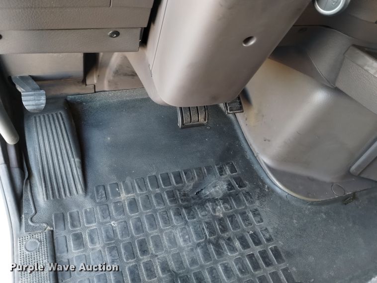 image for item EH0132 2015 Volvo semi truck