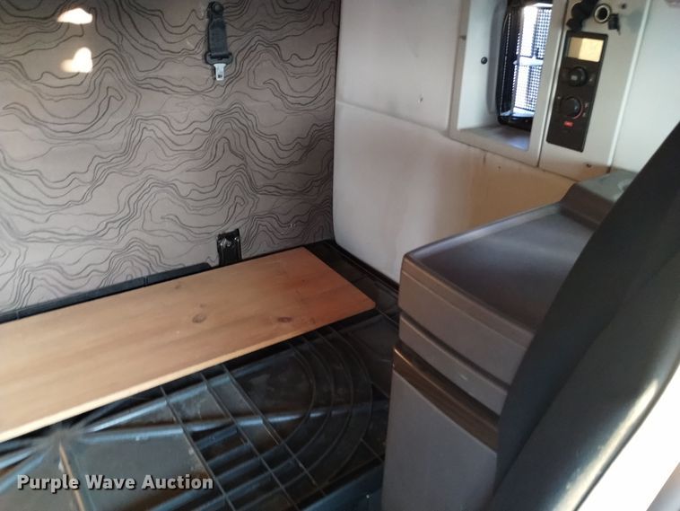 image for item EH0132 2015 Volvo semi truck