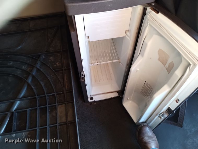 image for item EH0132 2015 Volvo semi truck