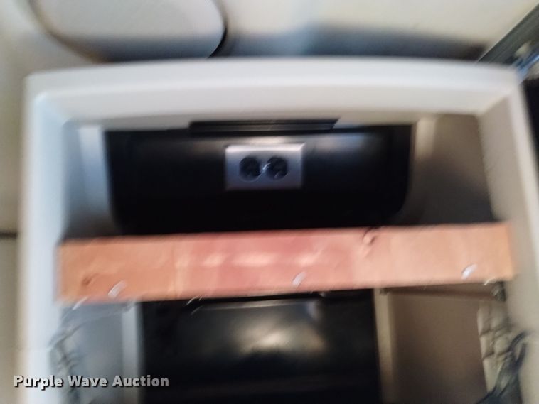 image for item EH0132 2015 Volvo semi truck