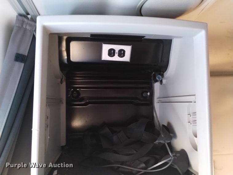 image for item EH0132 2015 Volvo semi truck