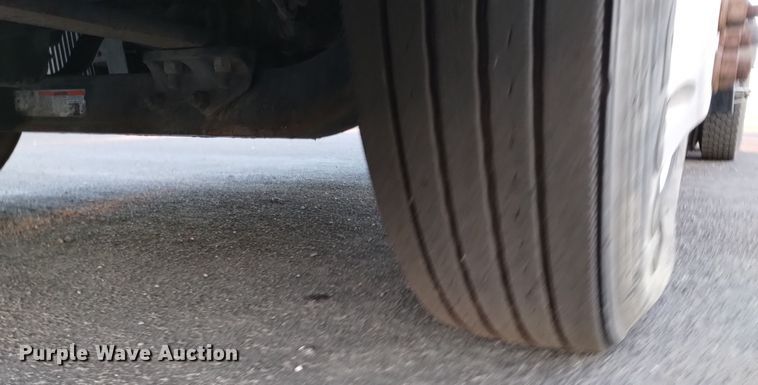 image for item EH0132 2015 Volvo semi truck