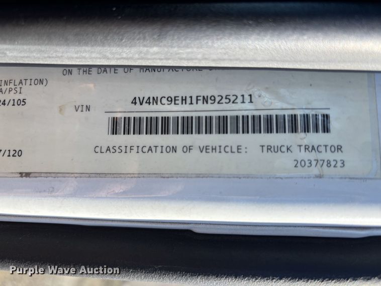 image for item EH0132 2015 Volvo semi truck