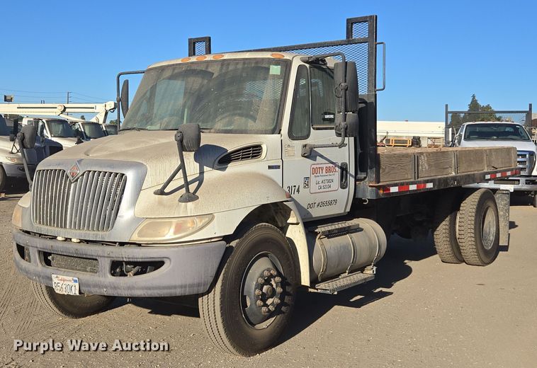 image for item EI4099 2010 International Durastar 4300 dump flatbed truck